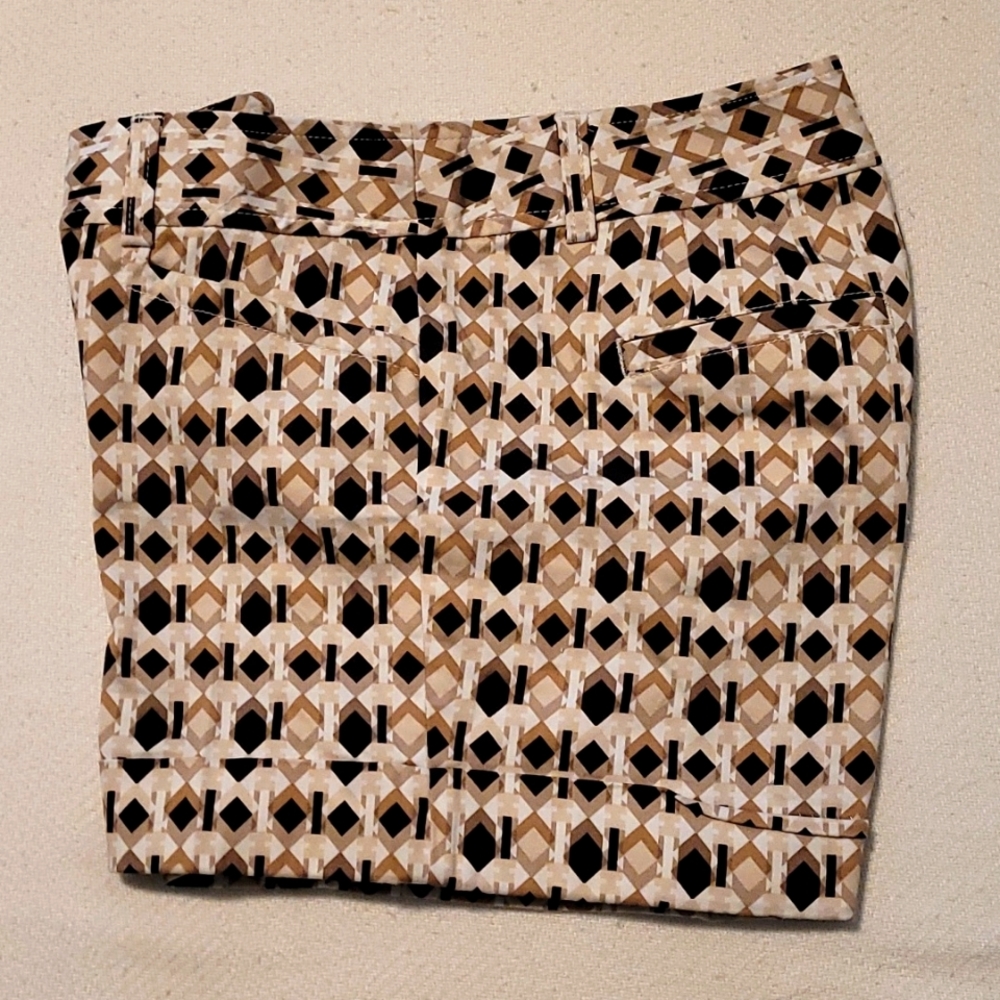 White House Black Market Women's Shorts. Size 10 - Picture 4 of 6